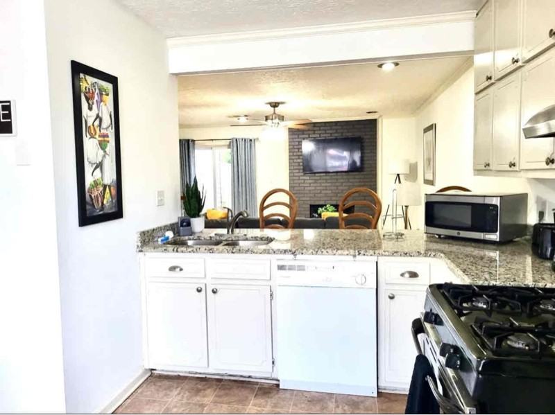 8096 Woodlake Dr - Photo 5 of 11