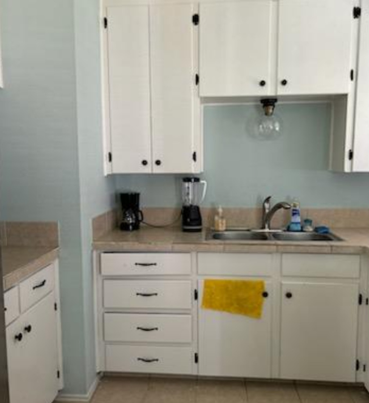 3025 Sunset Dr - Photo 3 of 10