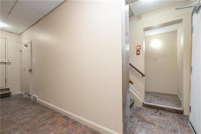 Barber - 143 - Photo 3 of 9