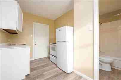 Barber - 143 - Photo 4 of 9