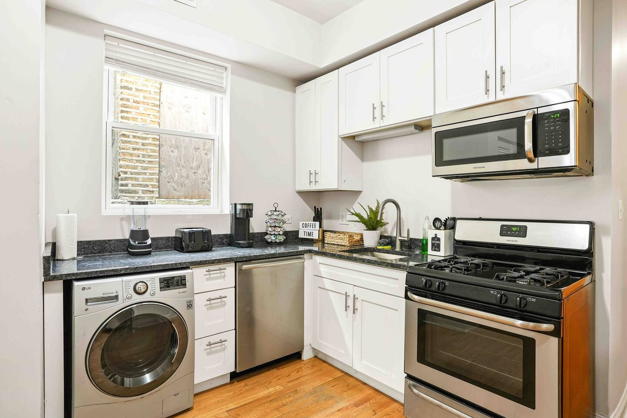 2724 West Division Street - Photo 3 of 13