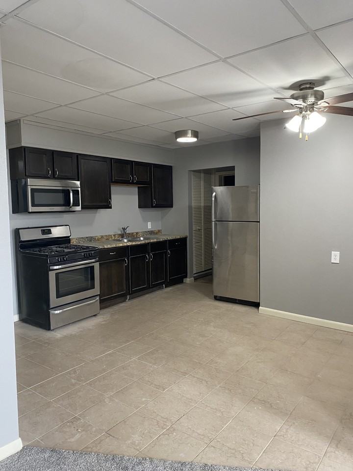 1018 1/2 7th Ave - Photo 4 of 21