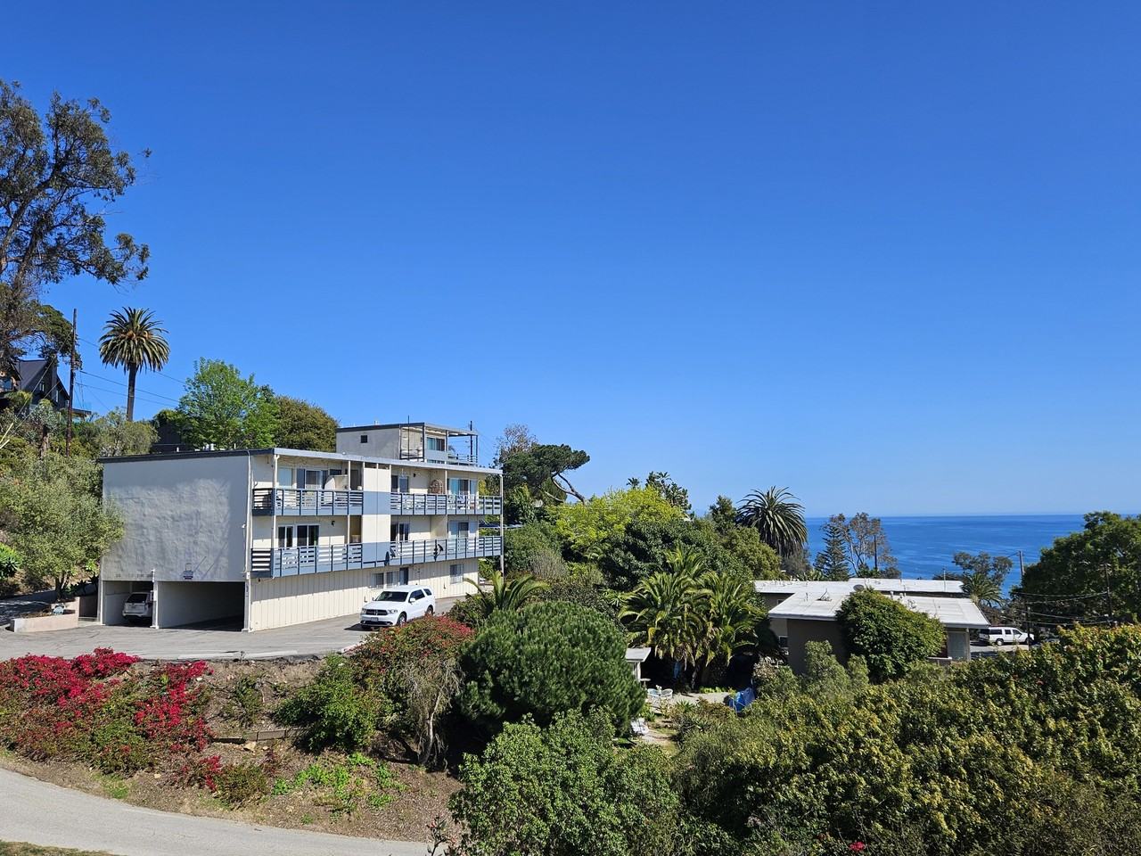 2161 Lillie Avenue - Photo 2 of 2