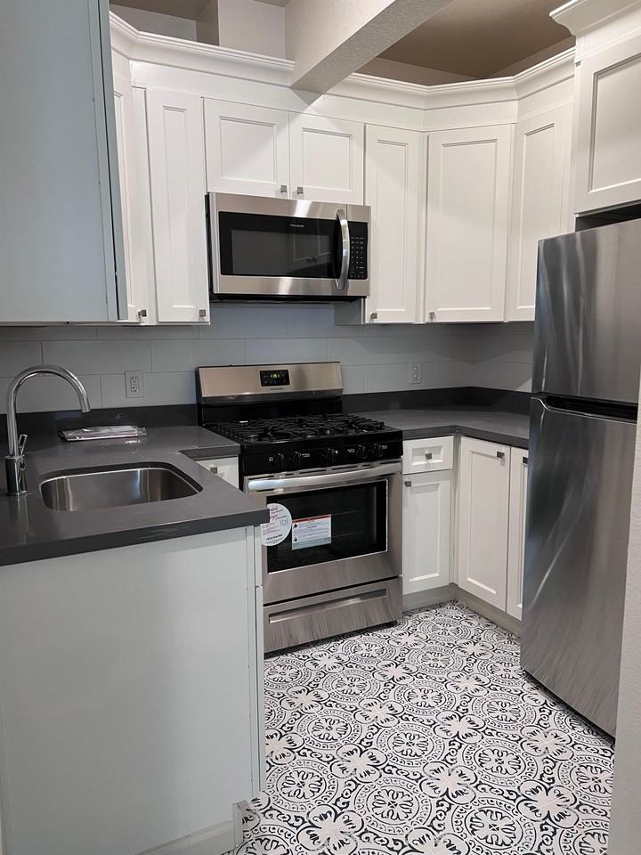 1865 Euclid Avenue - Photo 3 of 50