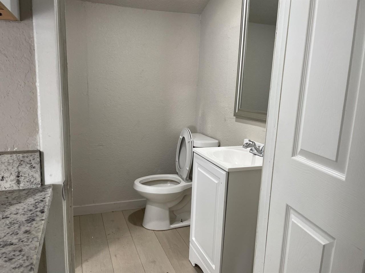 715 New Laredo Highway - Photo 4 of 17