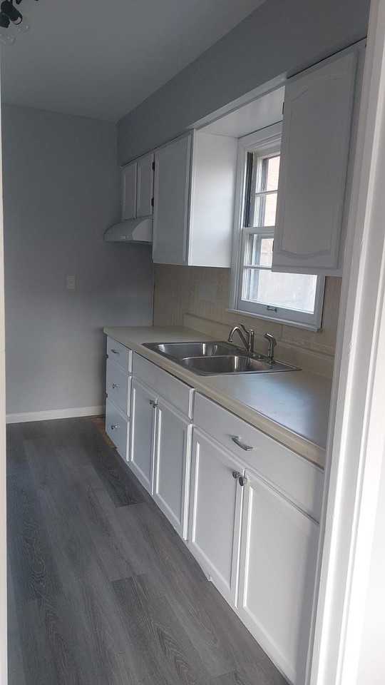 245 E Beechwood Ave - Photo 2 of 16