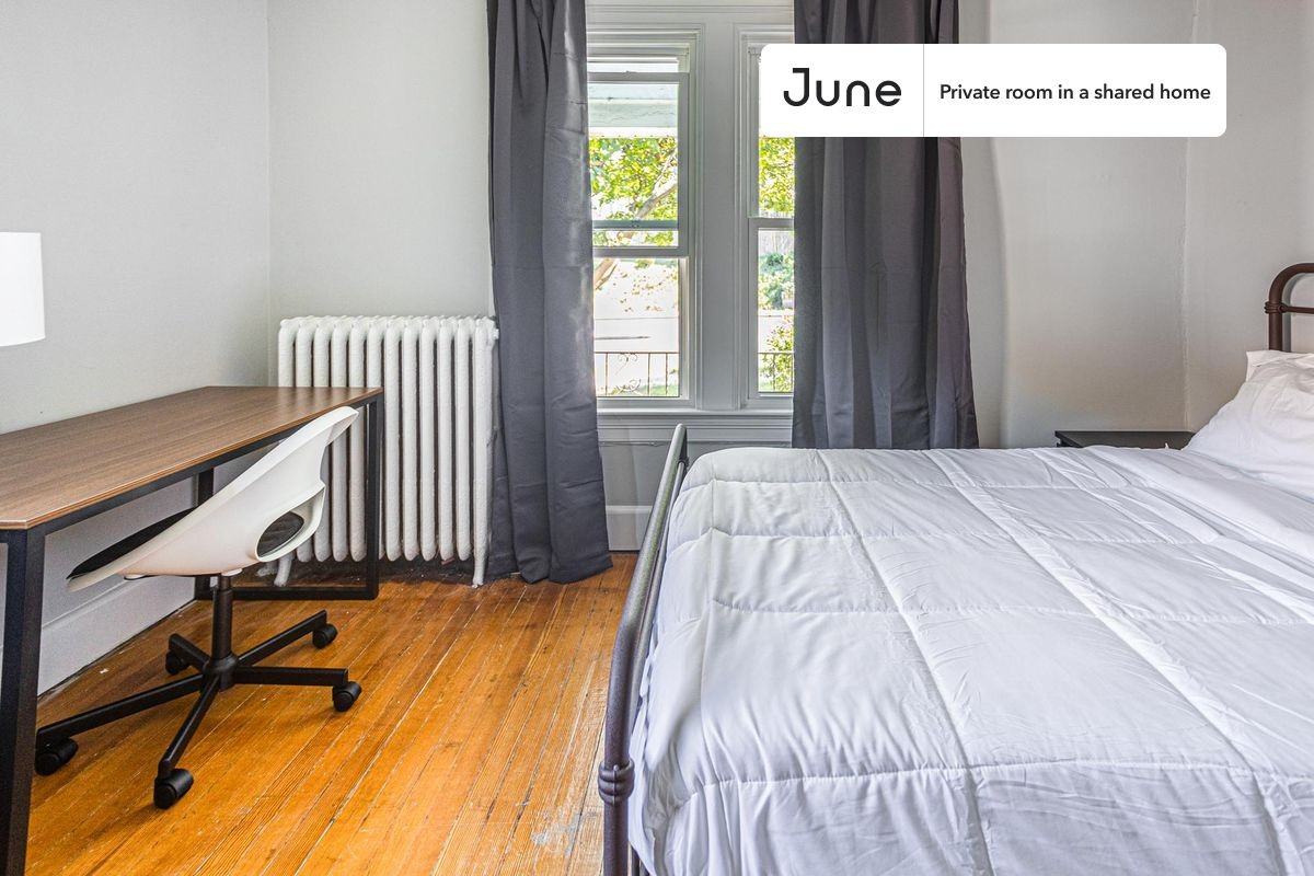 1214 Michigan Ave Ne #C - Photo 4 of 33