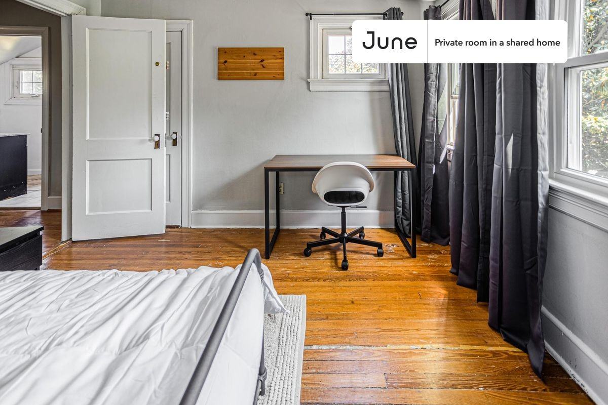 1214 Michigan Ave Ne #E - Photo 4 of 33