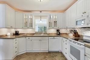 7860 Holiday Dr - Photo 5 of 14