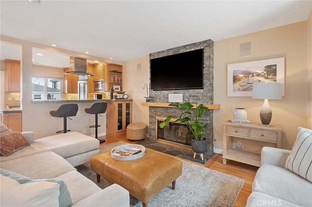 427 Manhattan Ave - Photo 2 of 31