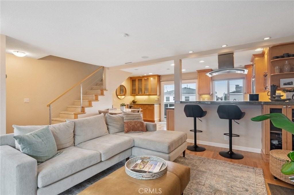 427 Manhattan Ave - Photo 4 of 31