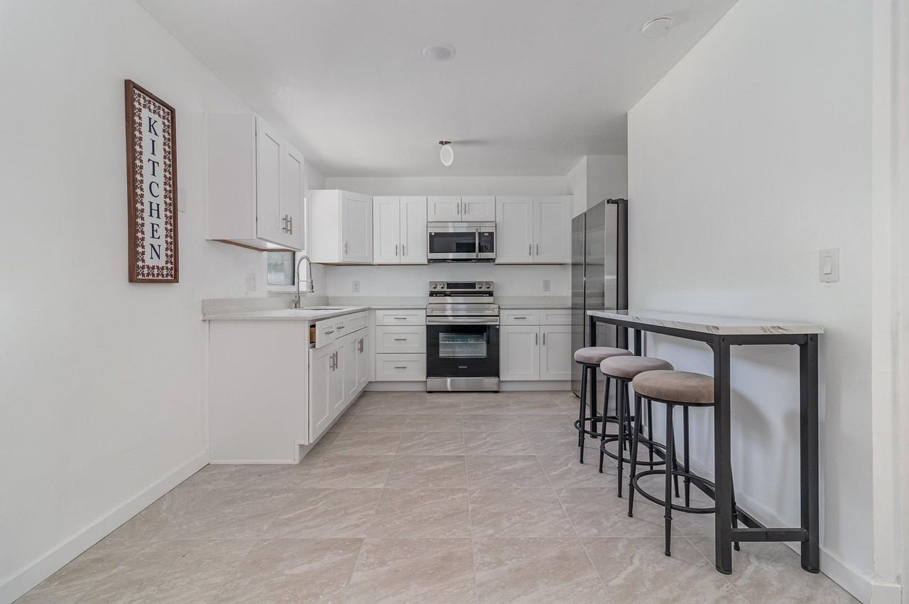 Poppy Ave - Photo 3 of 7