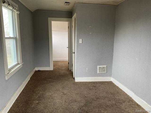 8248 Roselawn St - Photo 5 of 11