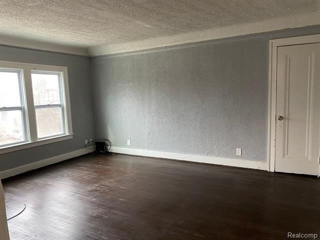 8248 Roselawn St - Photo 7 of 11