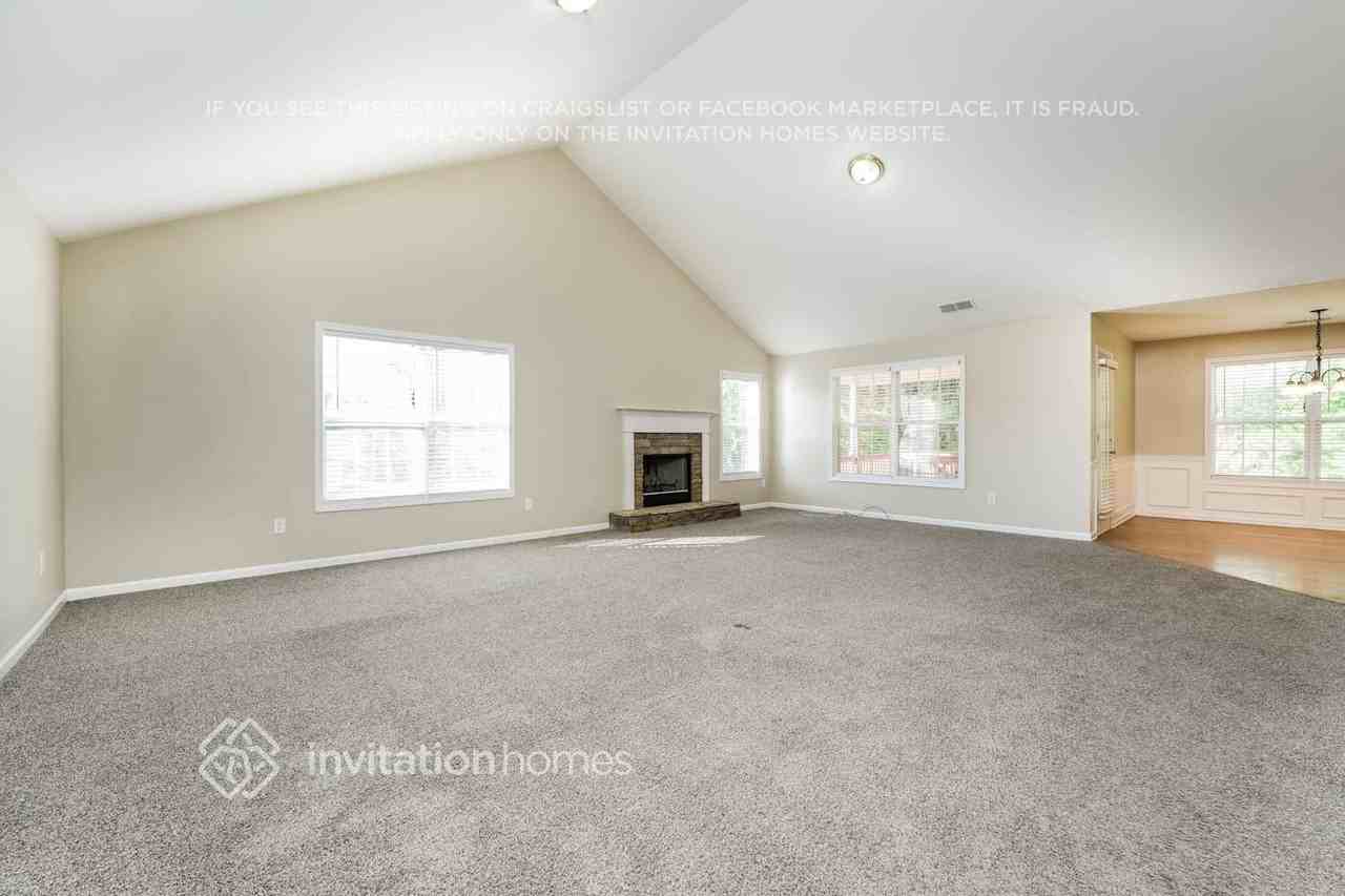 286 Rockingham Dr - Photo 4 of 17