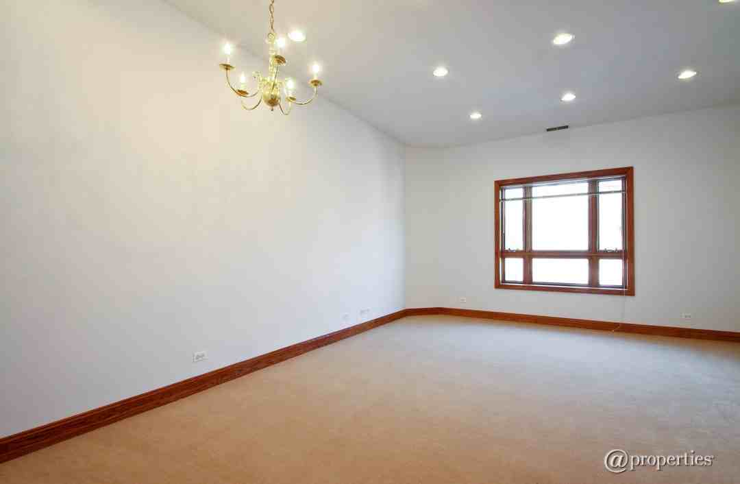 672 Vernon Ave - Photo 3 of 8