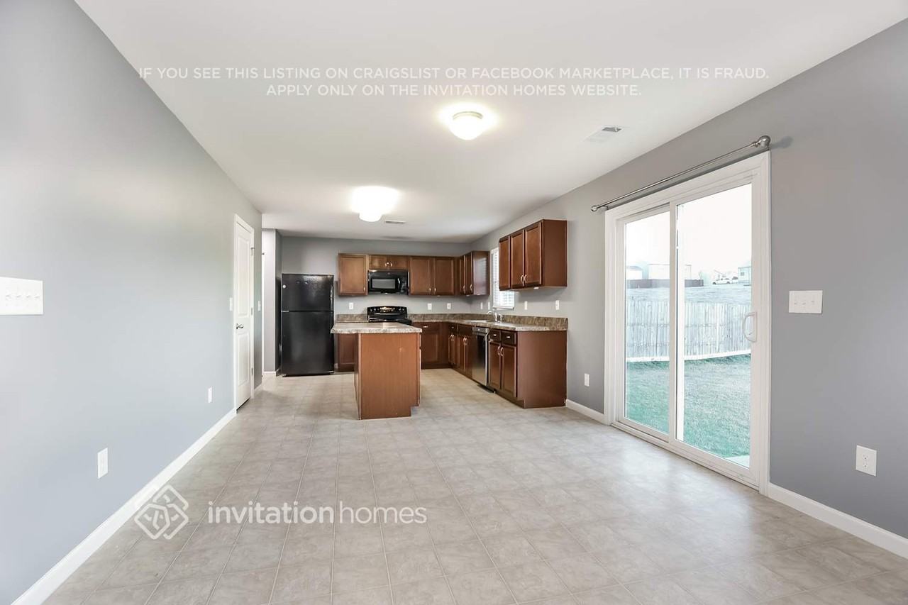 3774 Willow Creek Rd - Photo 4 of 16