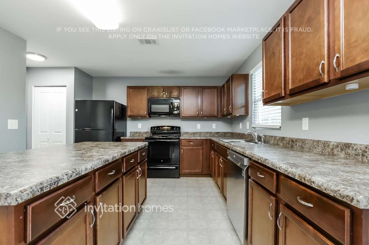 3774 Willow Creek Rd - Photo 5 of 16