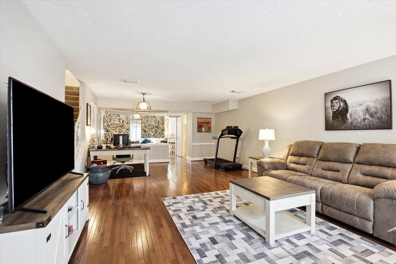 503 N Post Oak Ln - Photo 3 of 20