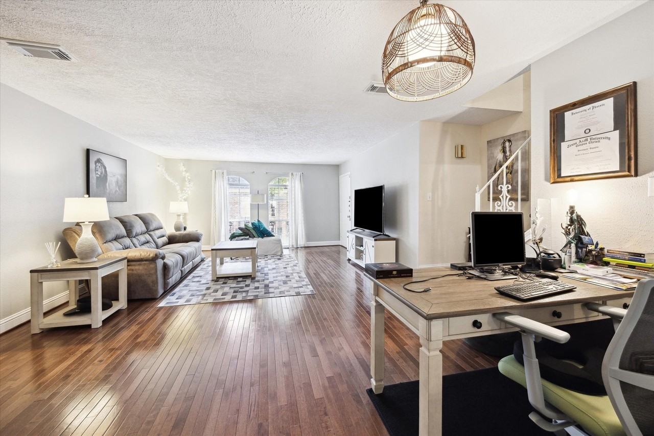 503 N Post Oak Ln - Photo 5 of 20