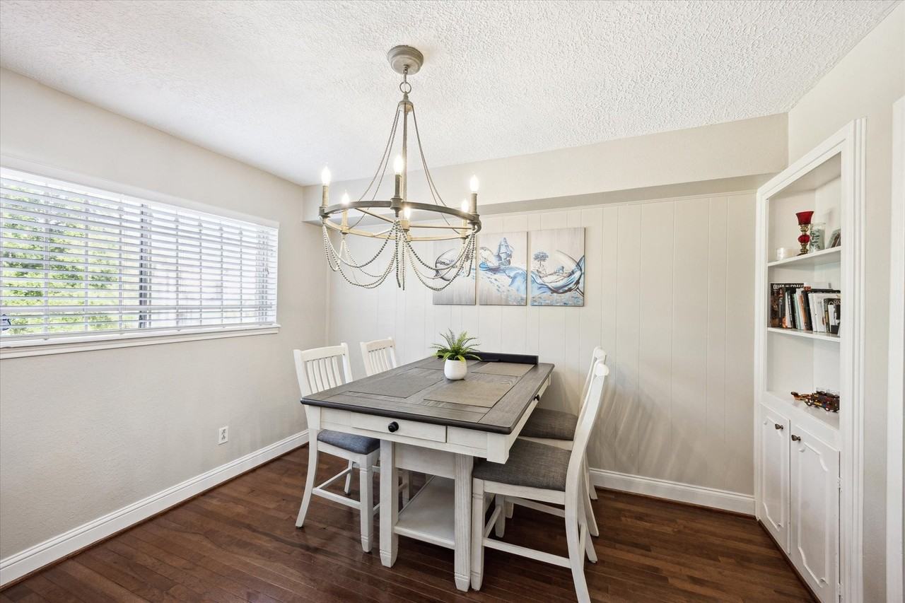 503 N Post Oak Ln - Photo 7 of 20