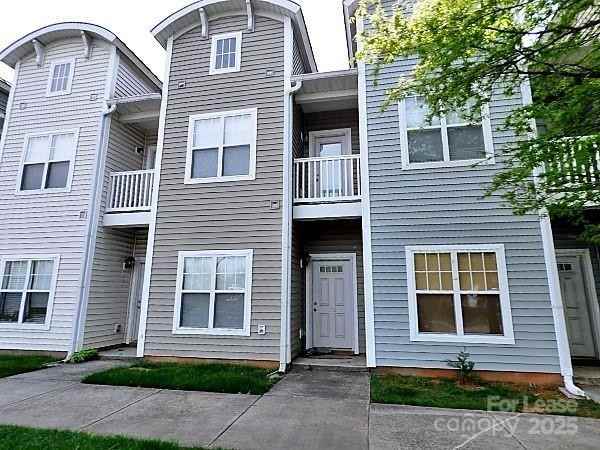 160 Parkwood Ave - Photo 3 of 18