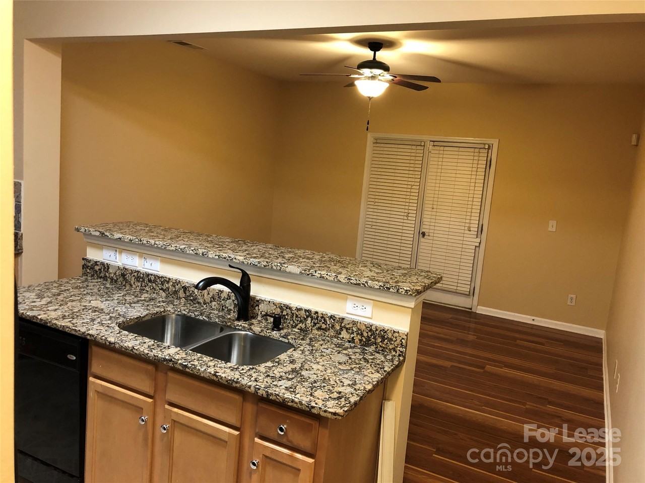 160 Parkwood Ave - Photo 6 of 18