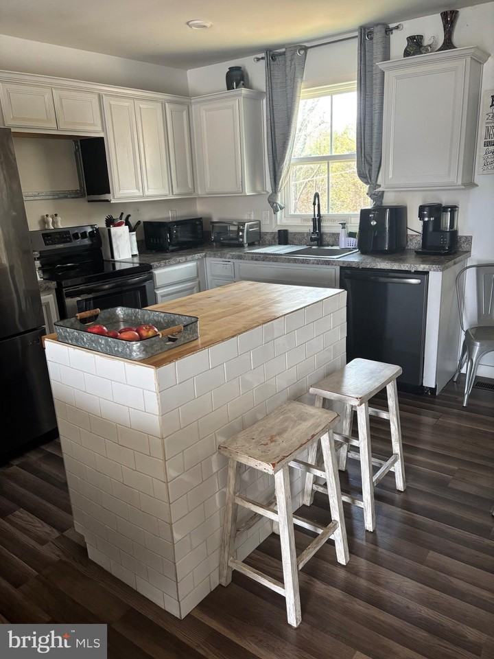 197 Richards Ct - Photo 2 of 10