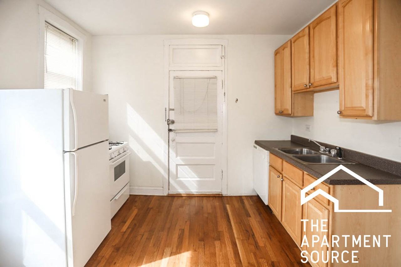 N Broadway St #2E - Photo 2 of 16
