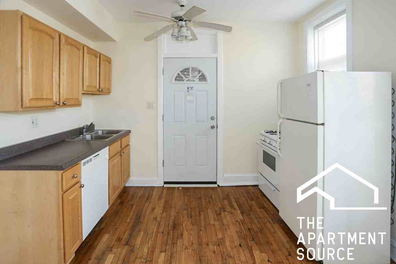 N Broadway St #2E - Photo 3 of 16