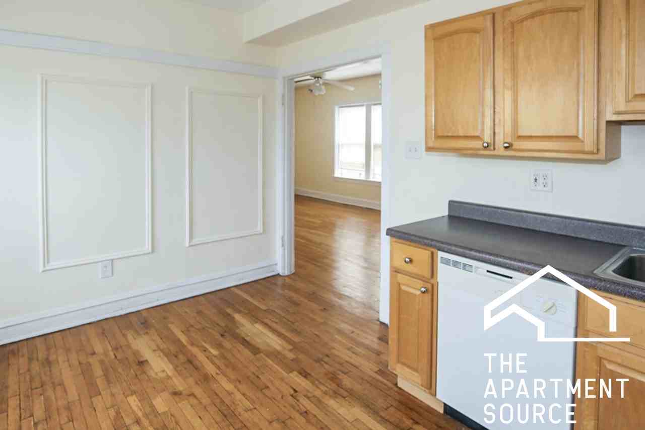 N Broadway St #2E - Photo 5 of 16