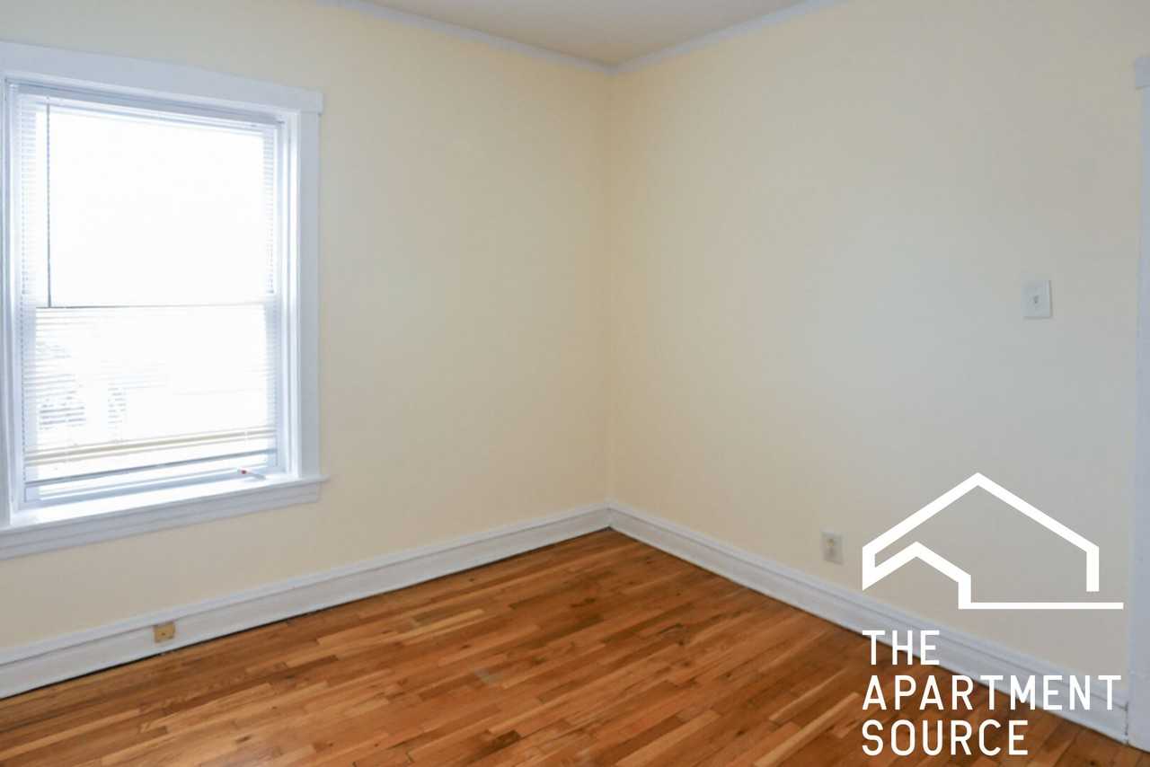 N Broadway St #2E - Photo 7 of 16
