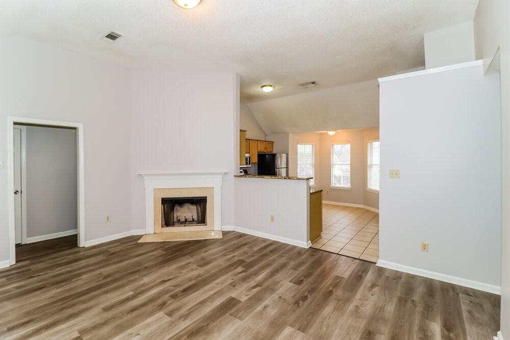 4671 Lindawood Ln - Photo 4 of 16