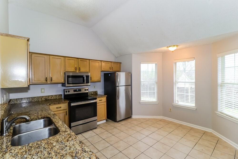 4671 Lindawood Ln - Photo 7 of 16