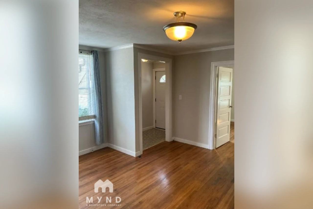 2116 Roosevelt Ave - Photo 2 of 6
