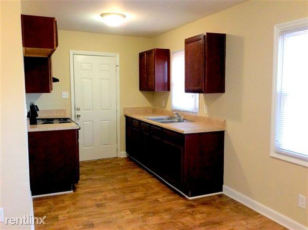931 Carrington Dr - Photo 2 of 7