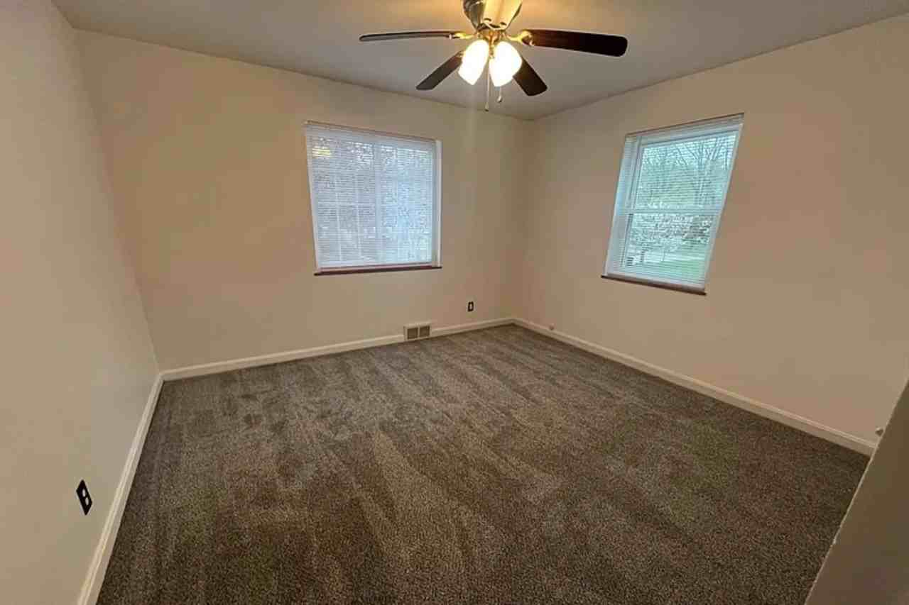 6957 Murray Ave - Photo 3 of 7