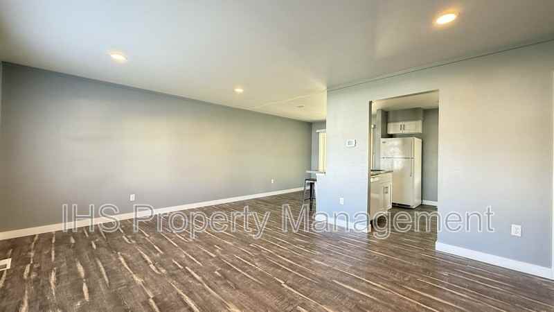 302 Bernard Ave - Photo 7 of 11