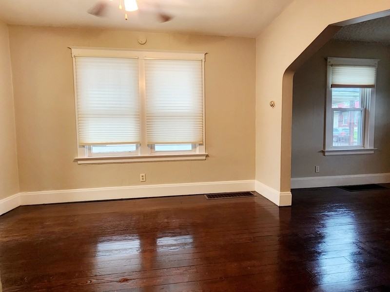 421 E 45th St - Photo 3 of 20