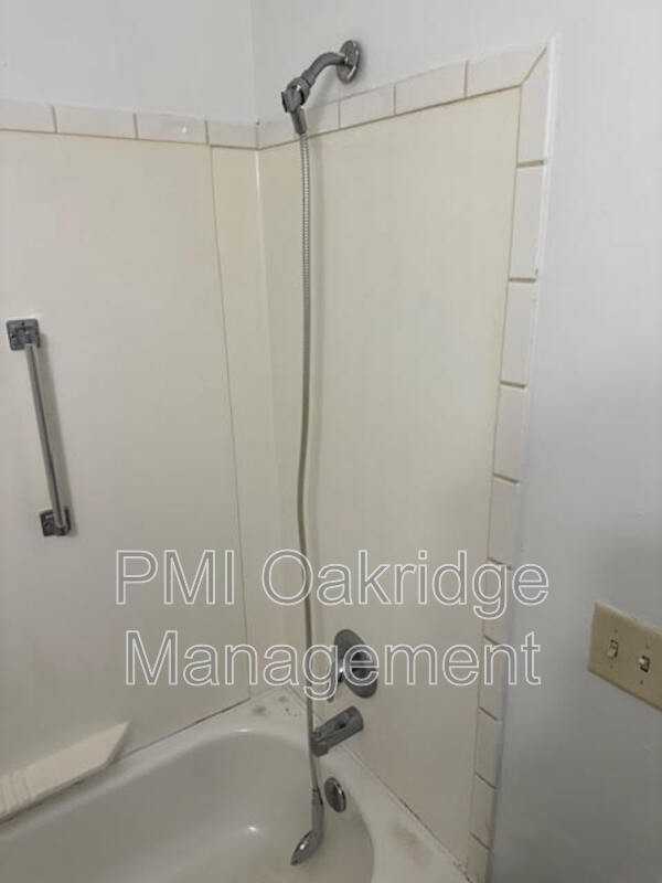 1507 Spruce Ave - Photo 3 of 12