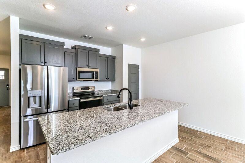 705 Freedom Cir - Photo 3 of 15