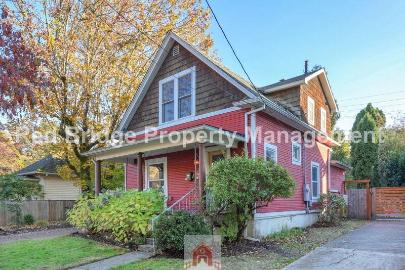 1422 Se Marion St #A - Photo 3 of 42