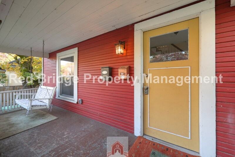 1422 Se Marion St #A - Photo 5 of 42