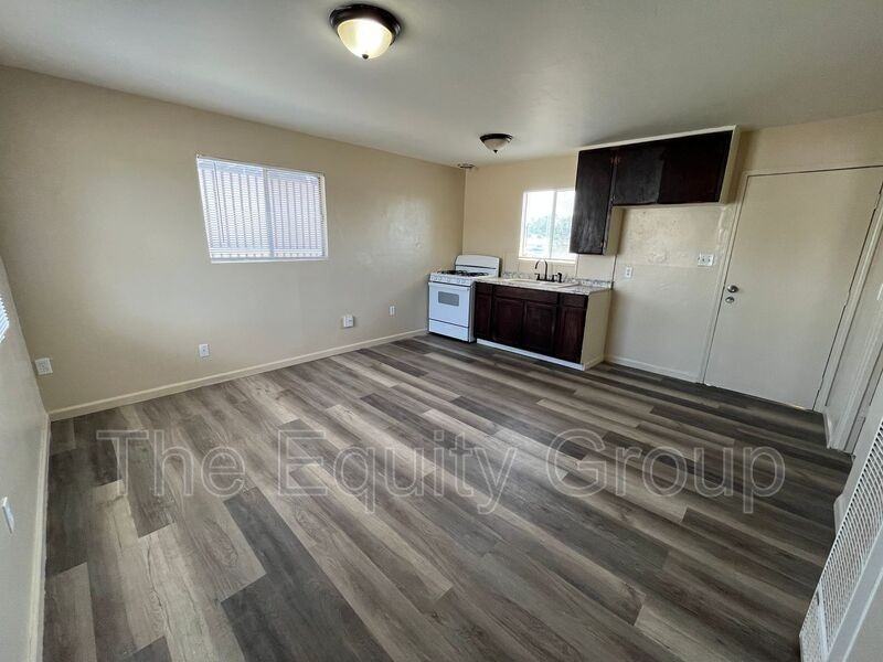 381 E Garden Ave - Photo 2 of 6