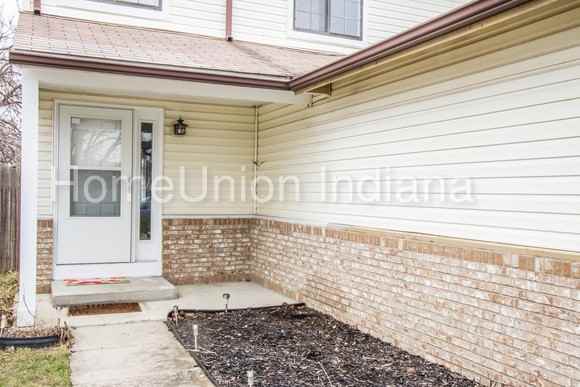 1838 Keystone Lakes Dr - Photo 2 of 21