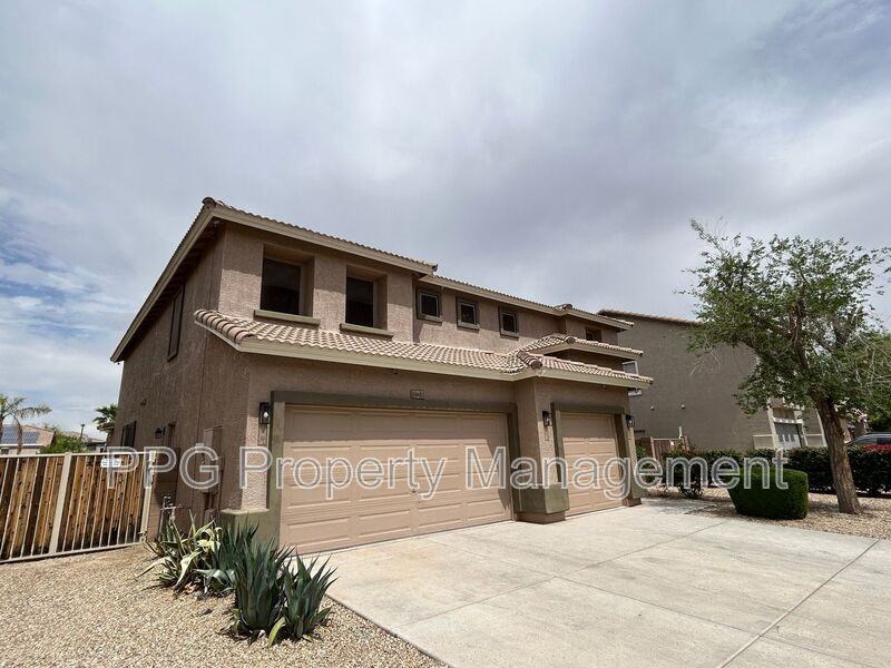 15652 W Cameron Dr - Photo 2 of 38