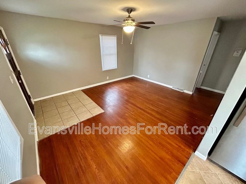 2308 Wedeking Ave - Photo 3 of 8