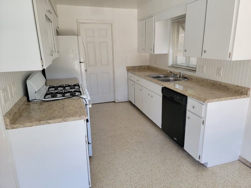 180 Bel Aire Dr S - Photo 2 of 10