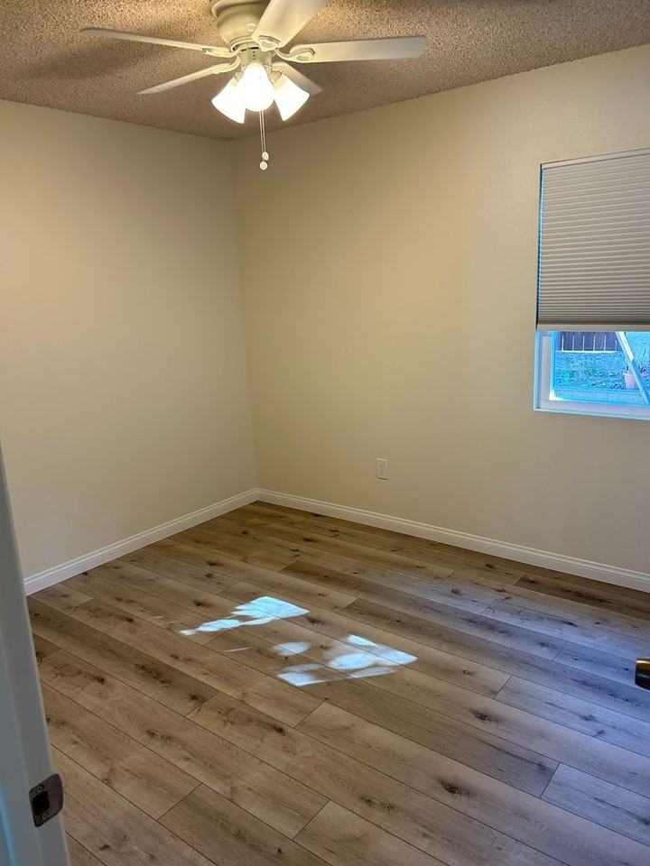 340 E Oneida St - Photo 4 of 18