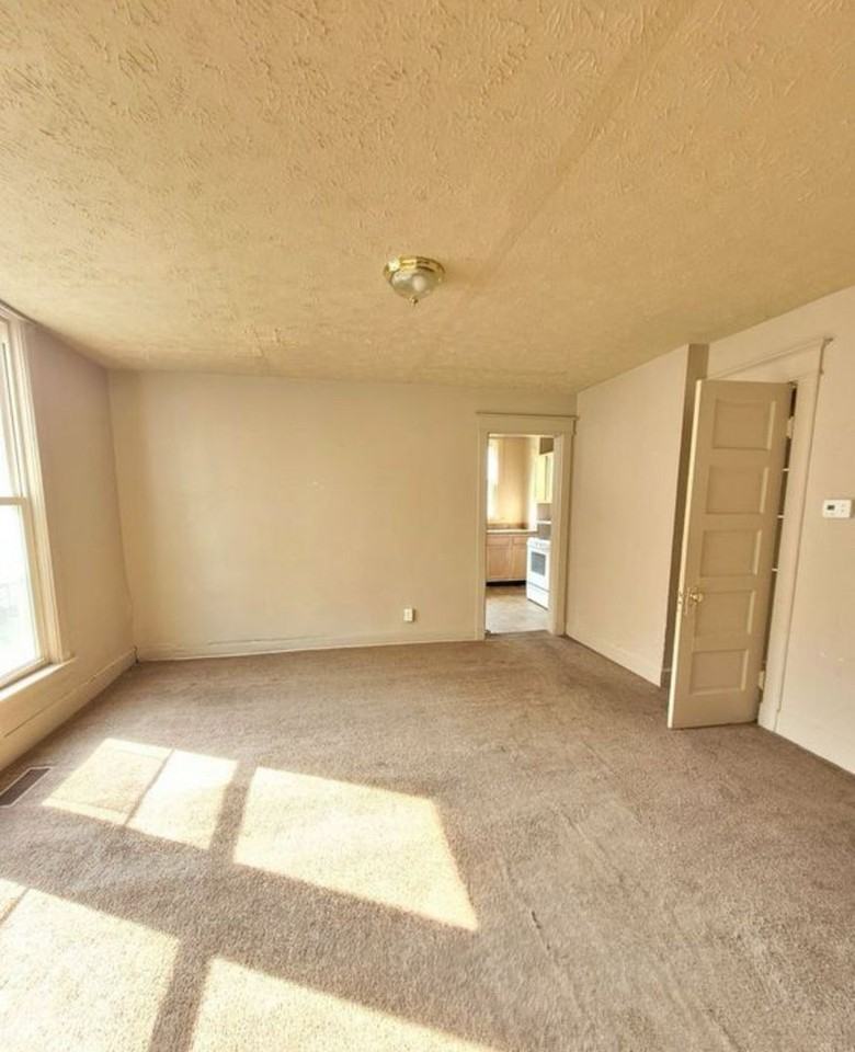 1009 North St - Photo 3 of 12